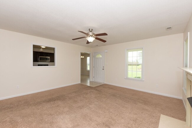 Building Photo - 3 Bedrooms and a bonus room in Richlands (Will include lawn service with increased rents)
