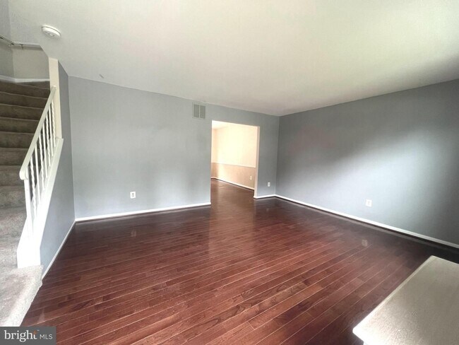 Foto del edificio - Beautiful 3 bedroom 2.5 bath townhouse in ...