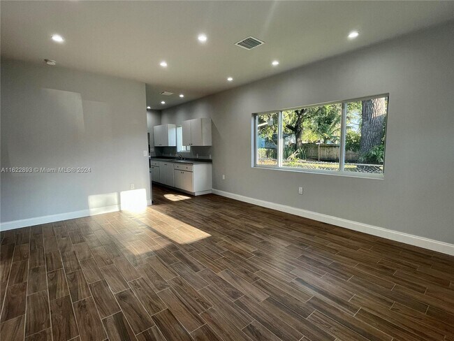 Foto del edificio - 4721 NW 15th Ct