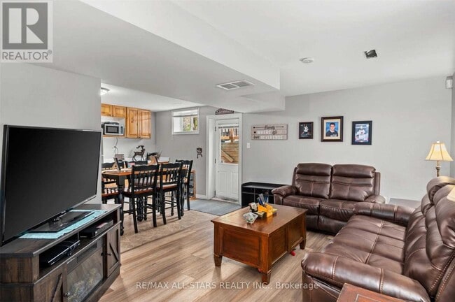 Building Photo - 4 ALICE Ave