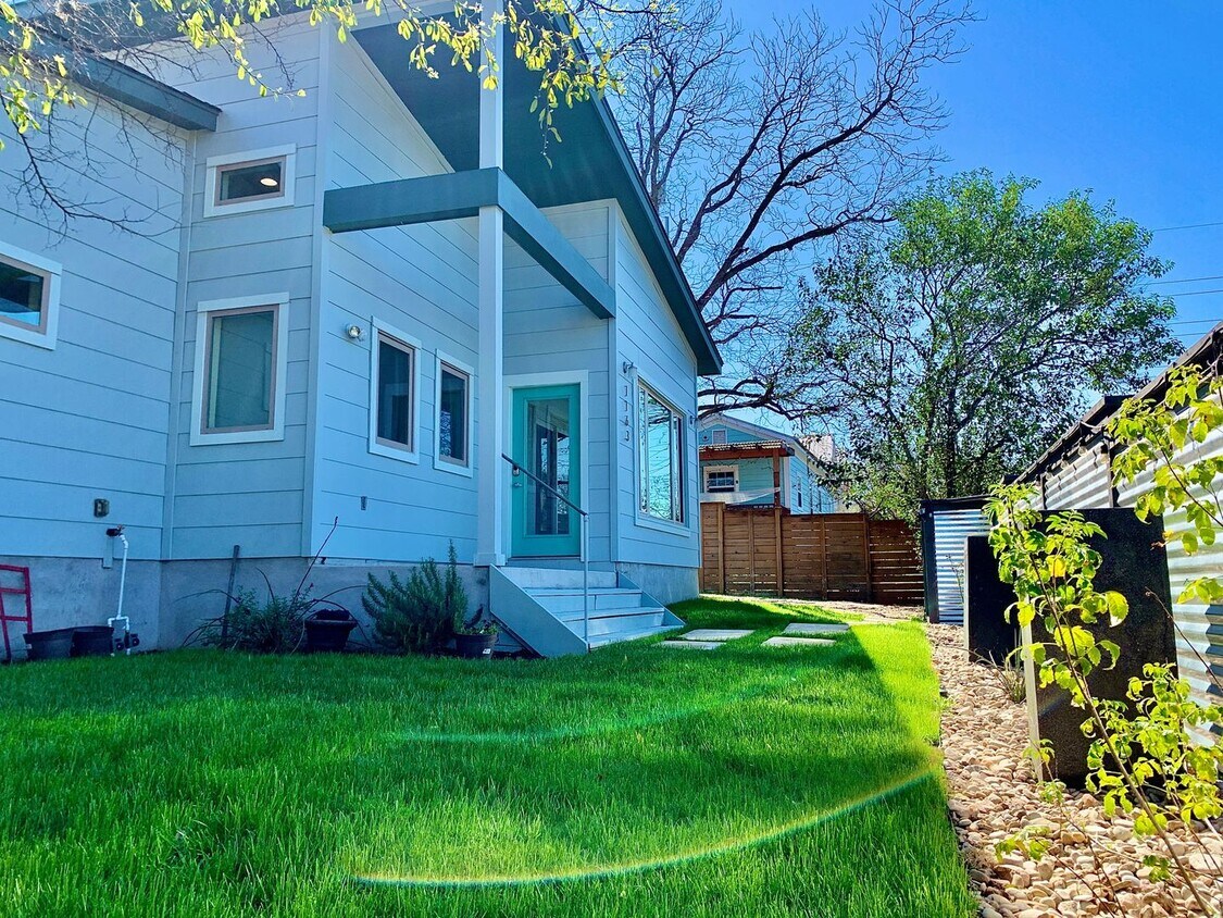 Primary Photo - Modern 3 bedroom home in East Austin