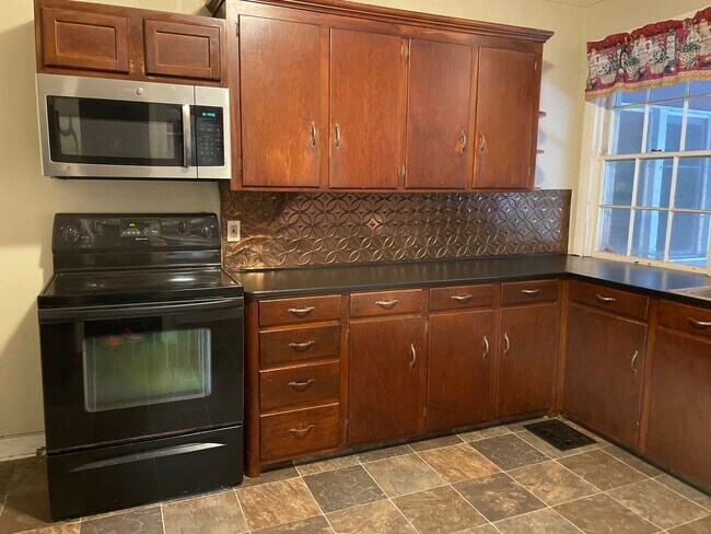 Building Photo - Spacious 3 bedroom 1.5 Bath in Mount Joy