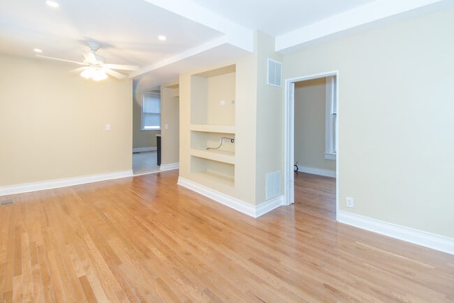 Building Photo - 3446 N Damen Ave