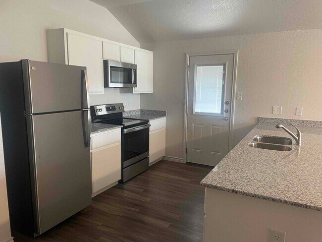 Building Photo - 122 Dolphin St