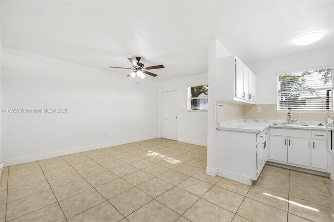 Foto del edificio - 7130 W 11th Ct