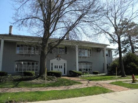Primary Photo - 3 Meadowlawn Dr