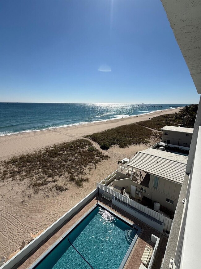 Building Photo - 4636 El Mar Dr