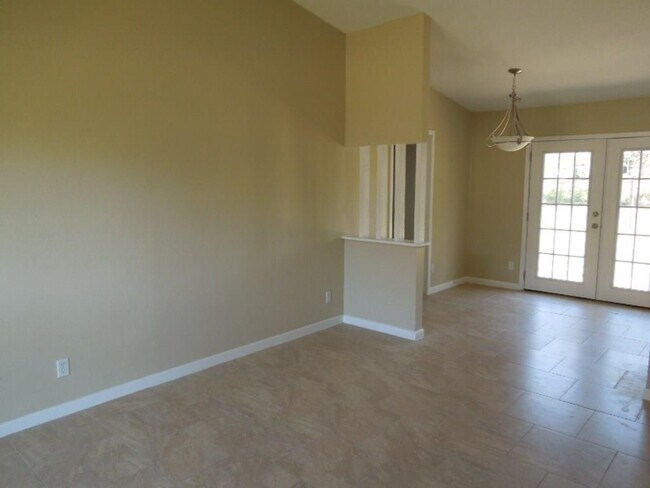 Building Photo - 500 Seminole Dr