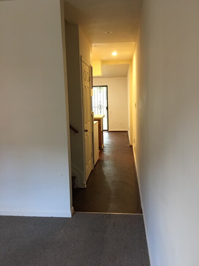 Building Photo - 737 McHenry St