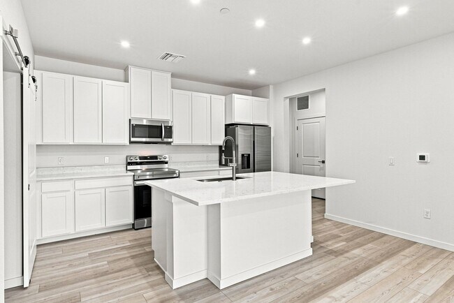 Building Photo - 6153 N Ceylon St