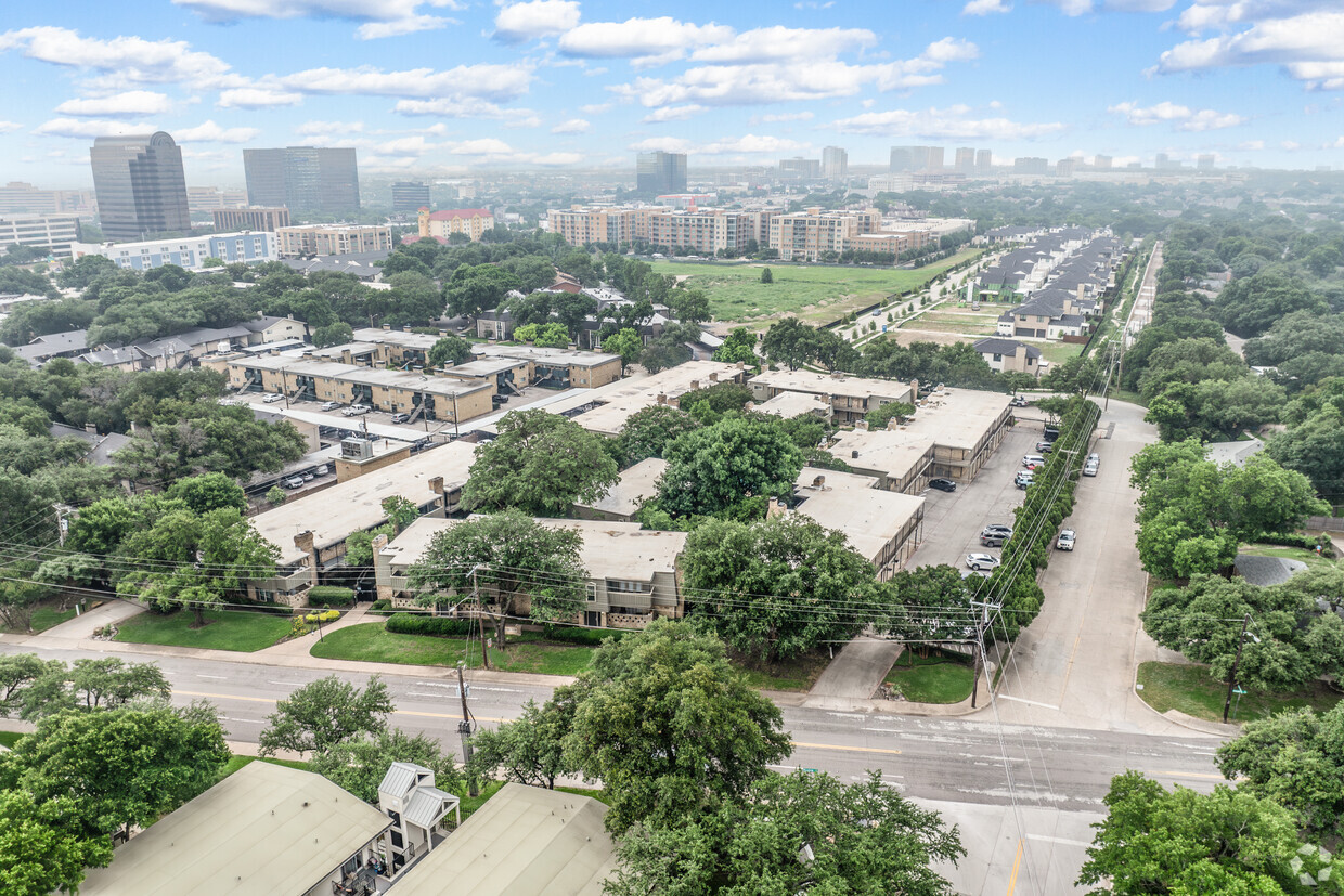 Primary Photo - Belle Meadow Condominiums