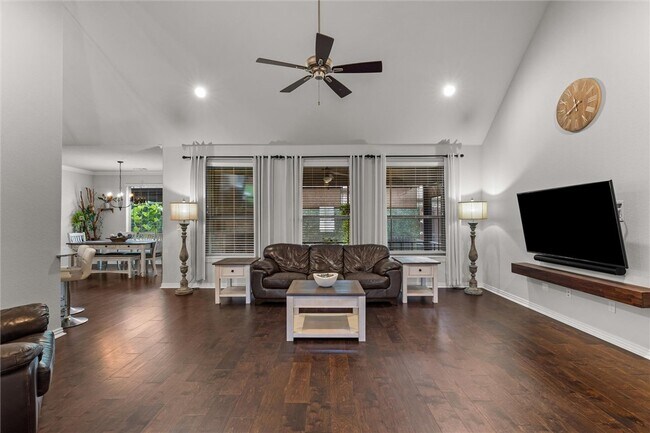 Foto del edificio - 5819 W Cane Hill Dr