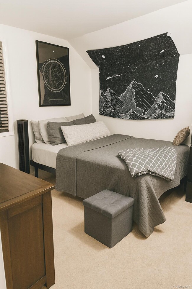 Building Photo - 10 Village Cir W