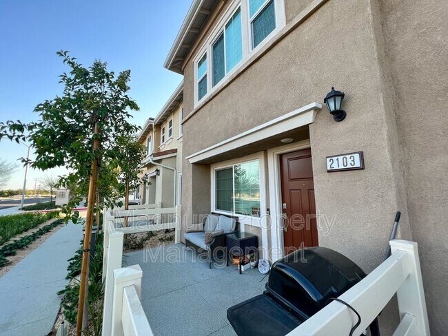Building Photo - 28460 Songbird St