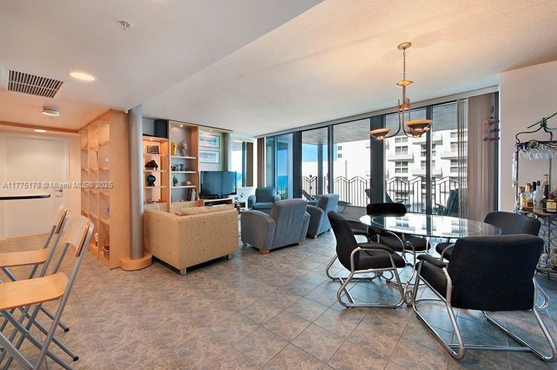 Foto principal - 1500 Ocean Dr