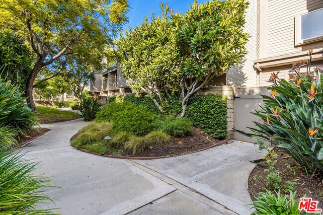 Foto del edificio - 31 Village Pkwy