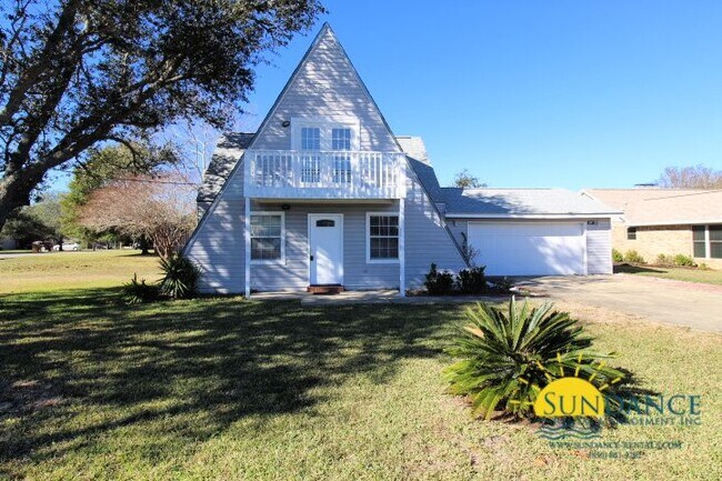 Building Photo - Unique 3 Bedroom Home in the Heart of Destin
