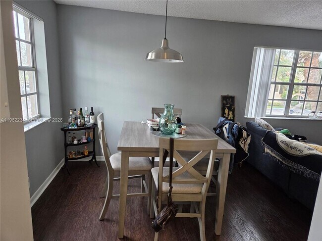 Foto del edificio - 8710 SW 3rd St