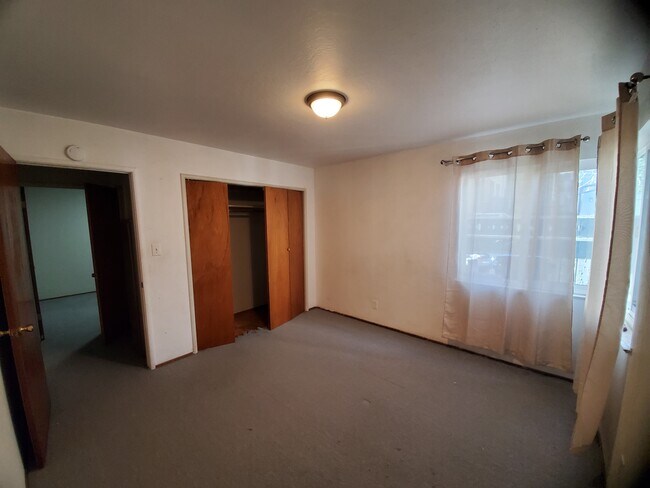 Bedroom - 1405 Grand St