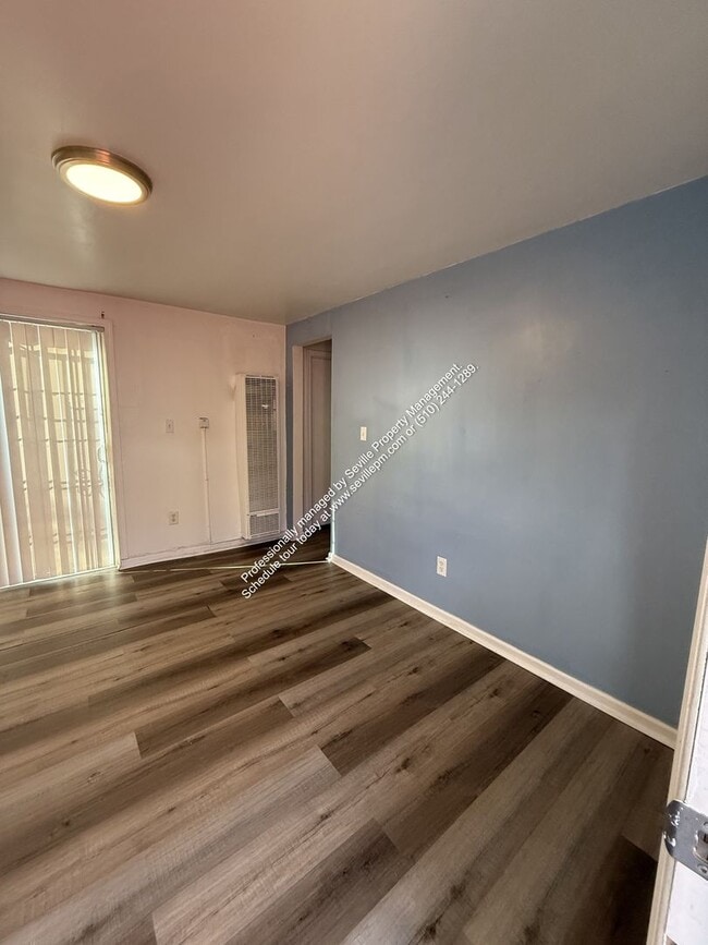 Building Photo - 943 53rd St