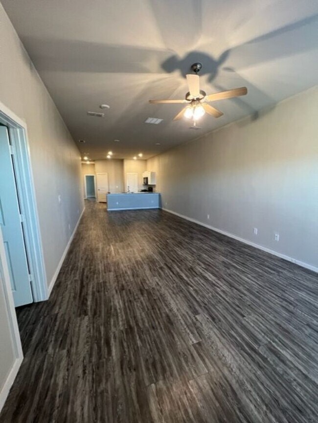 Building Photo - 1922 Langford Ave