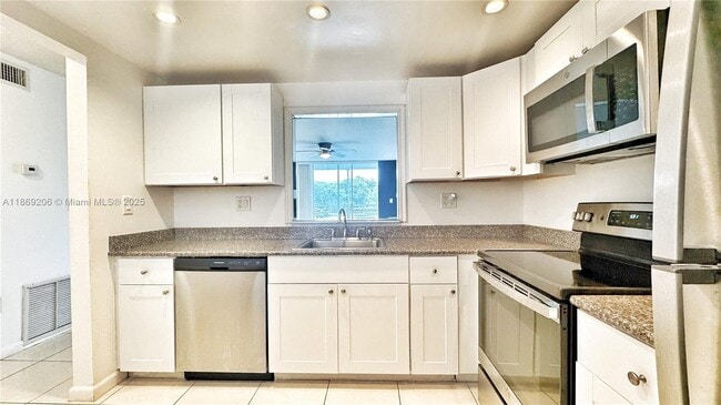Foto del edificio - 3750 NE 170th St