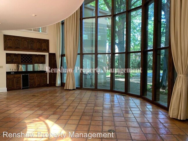 Building Photo - 5 br, 6.5 bath House - 539 E. Parkway S.