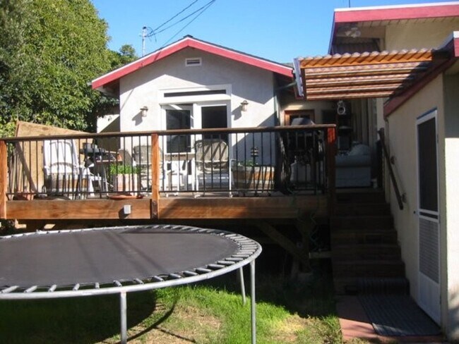 Foto del edificio - 3 Bedroom 3 Bathroom House W/ Large Yard, Near Cal Poly, Available This Summer!
