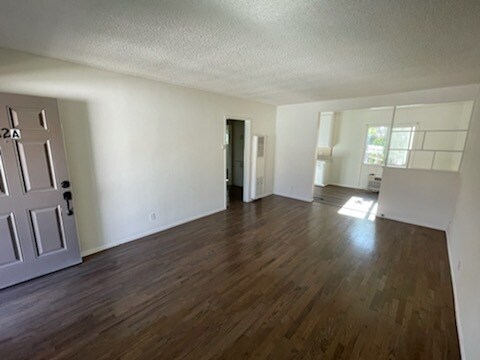Foto del edificio - 4961 Coldwater Canyon Ave