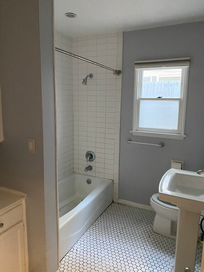 Baño - 3857 Prospect Ave