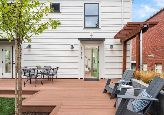 Foto del edificio - Modern Two-Bedroom House in Maple Leaf Nei...