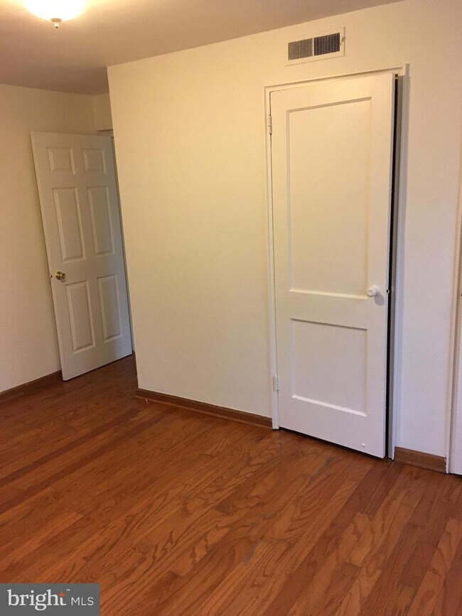 Foto del edificio - 8301 Garland Ave