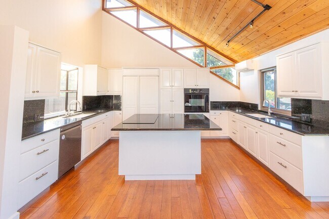 Foto del edificio - Iconic A-Frame Encinitas 4 Bed + Studio Sp...