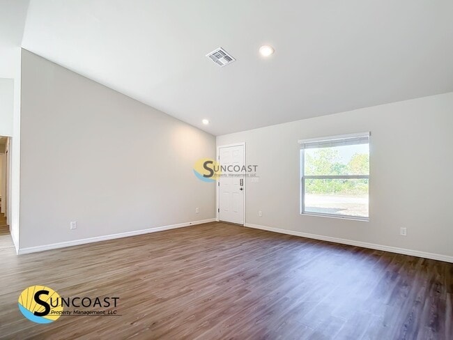 Foto del edificio - 20241 Peachland Blvd