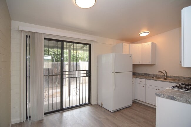 Building Photo - Remodeled 2 Bedroom 1 Bath Triplex! Close ...