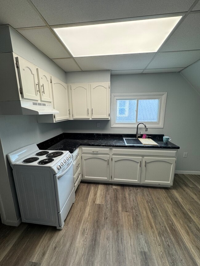 Kitchen - 546 Quincy Ave