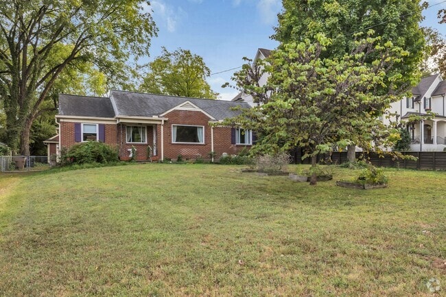 Building Photo - 1501 Clifton Ln