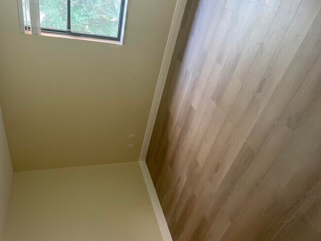 Foto del edificio - 2204-2204 Lakeview Dr E