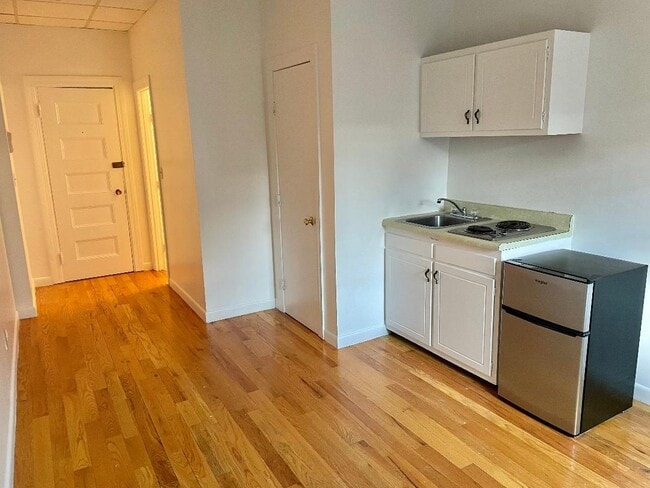 Building Photo - 903 Beacon St