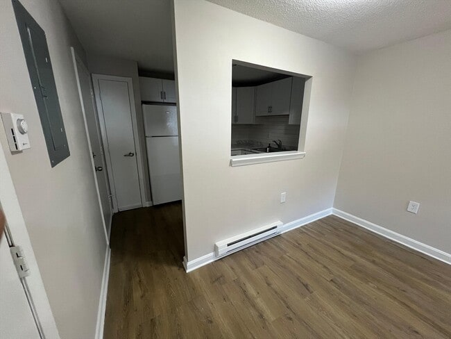 Building Photo - 328 Greenwood St