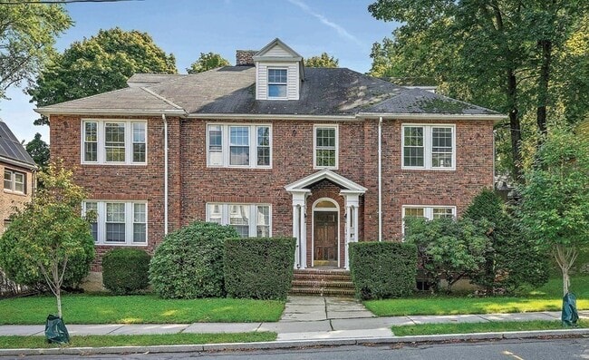 Foto del edificio - 54 Crosby Rd