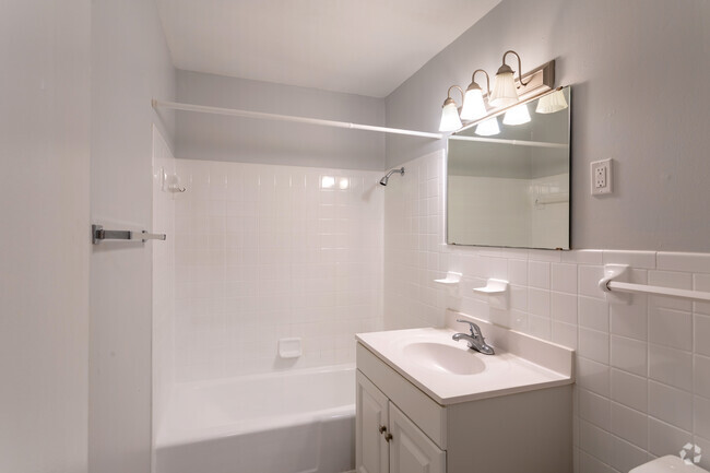 Remodelado, 2HAB, 1,5BA-1100 ft², baño - Georgetown Apartments