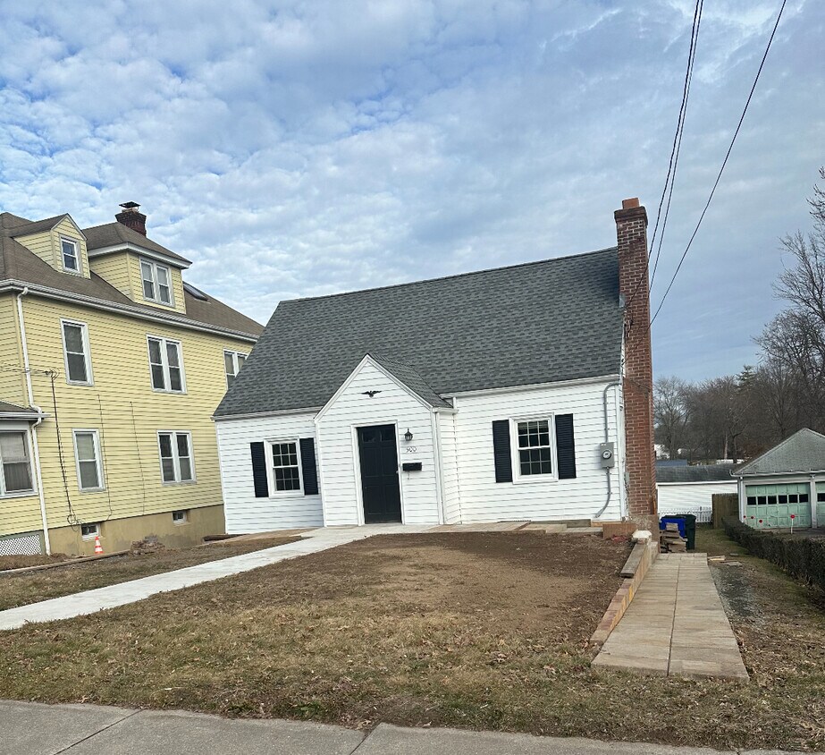 Foto principal - 500 Quaker Ln S