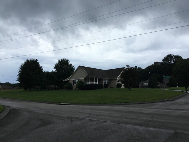 Building Photo - 401 Katelyn Dr N