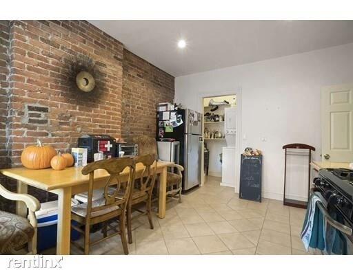 Building Photo - 2 br, 1 bath  - 67 Berkeley St # 2