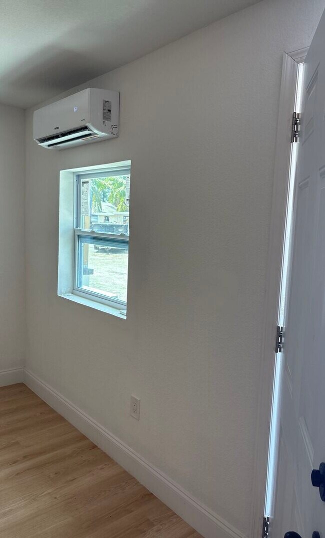 Foto del edificio - 4605 N Hubert Ave
