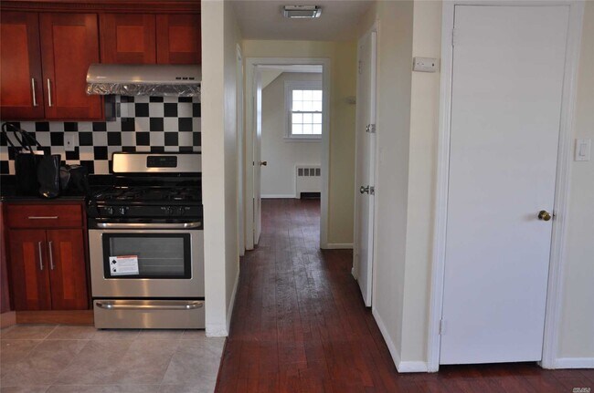 Building Photo - 104 MacGregor Ave