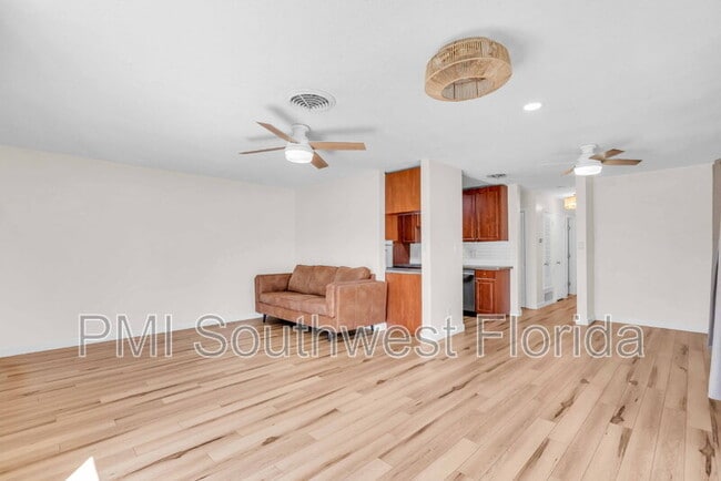 Building Photo - 3111 Bayshore Gardens Pkwy