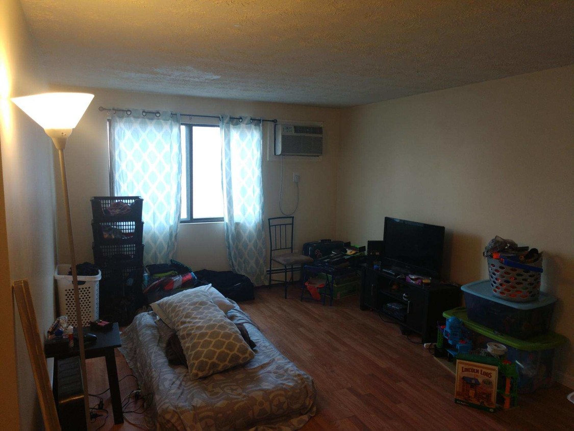Primary Photo - 75 Log St