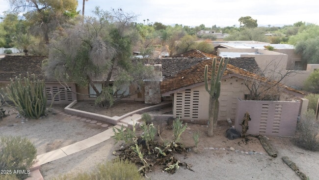 Building Photo - 6701 E Mockingbird Ln